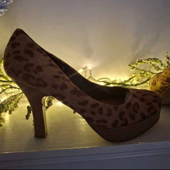 Leopard Platform Heels by Guess sz 10 - Picture 2 of 8